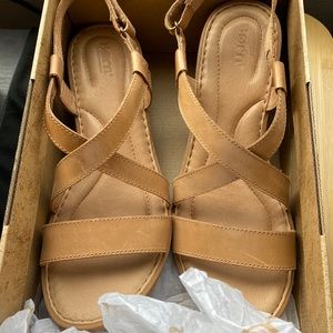 Born leather sandle w/box